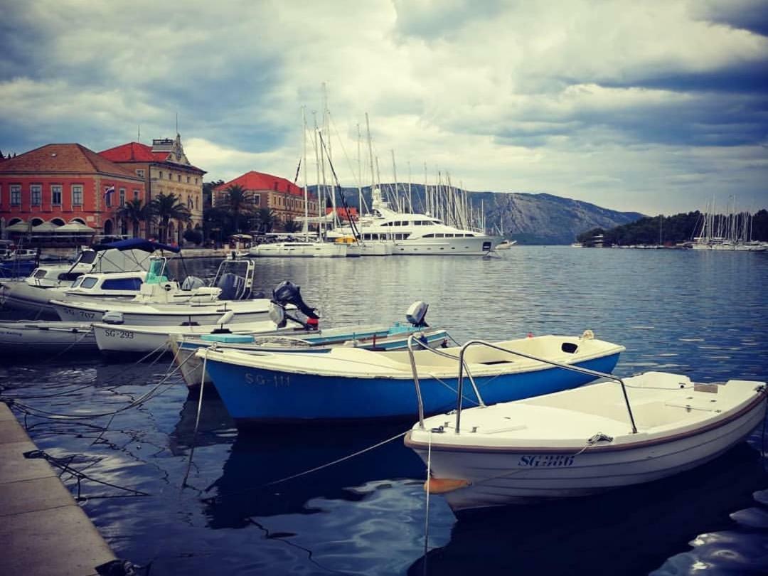 Apartmani Lomar Stari Grad  Zewnętrze zdjęcie